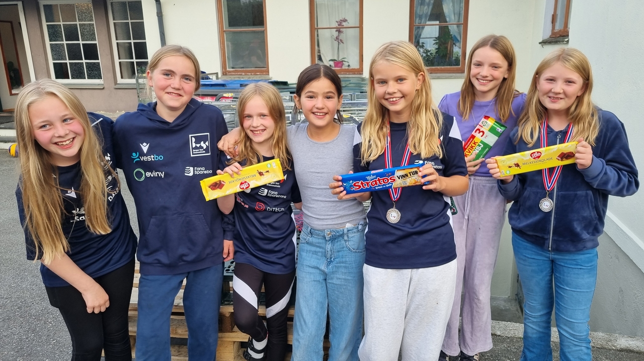 De yngste jentene koste seg på oppstartsleiren i Strandebarm