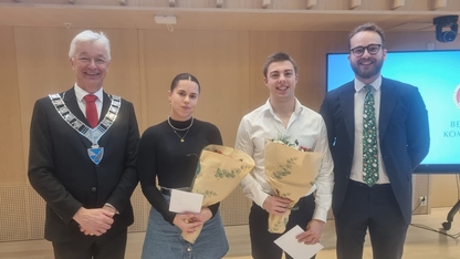 Lena Bloch og Daniel Marinov med fylkesordfører og idrettsbyråd