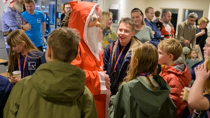 Julenissen kom besøk på juleavslutningen