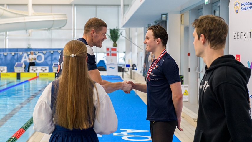 Mikkel får medaljen