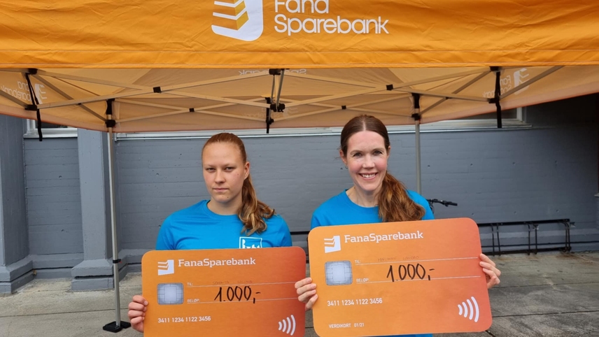 Vinnerne av gavekort Samanta og Marianne